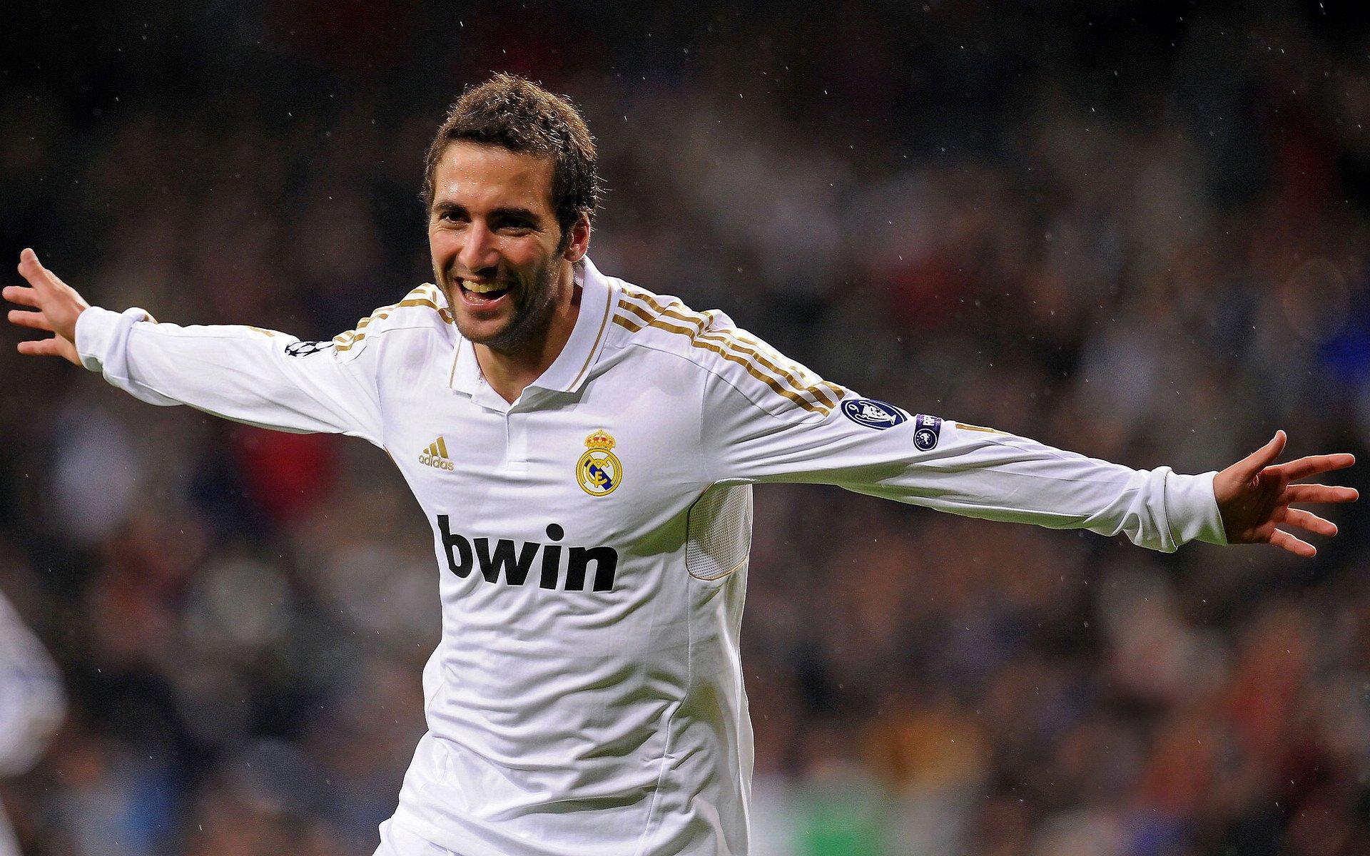 世纪秘闻！吉格斯亲证巴萨2000年天价挖角 弗格森爵士强硬回击改写足坛历史